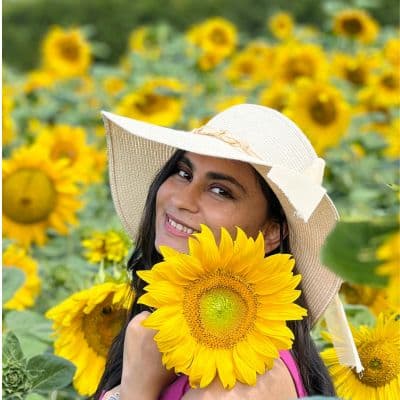 Sargam posing